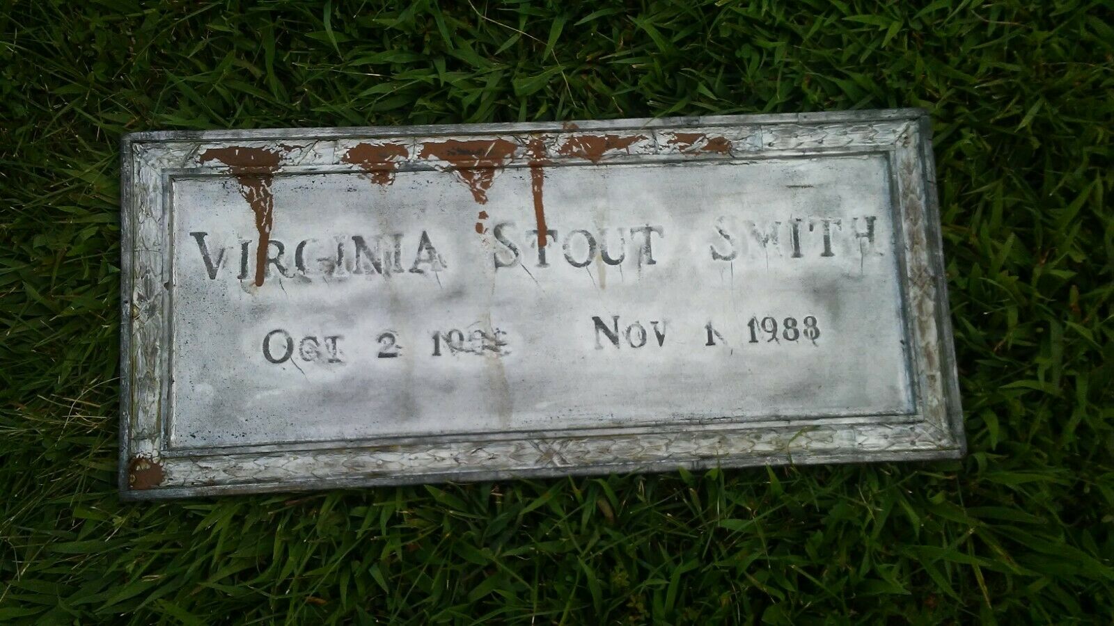 Vintage Grave Headstone Mold .