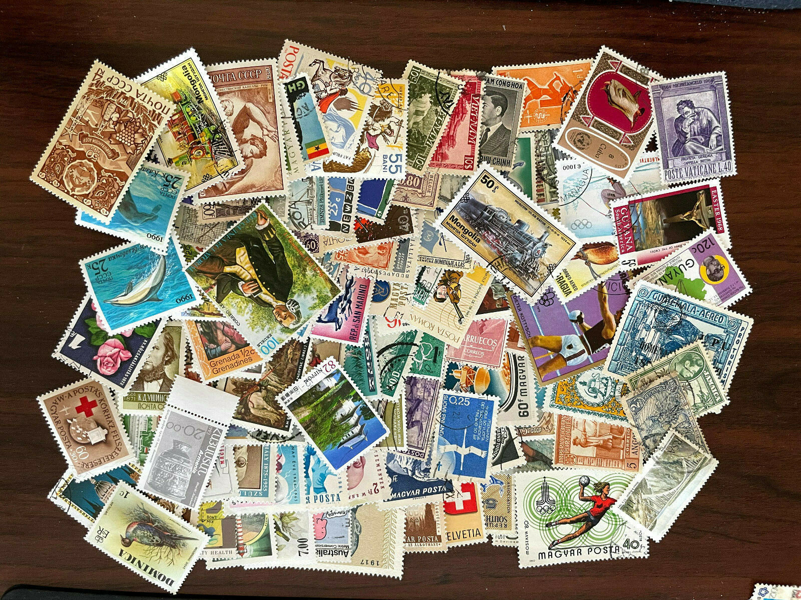 [lot F] 100 Different Worldwide Large/commemorative/pictorial Stamps- No Small!
